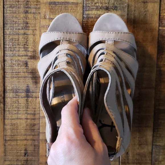 🔥CLEARANCE🔥Hk by Heidi Klum Cadence Caged Wedges - Picture 6 of 8